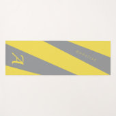 Moderne, elegante, grau-gelbe mit Monogramm Yogamatte (Vorderseite (Horizontal))