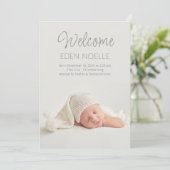 Moderne Elegante Gray Script Neugeborene 2 Foto Ge Ankündigung (Stehend Vorderseite)