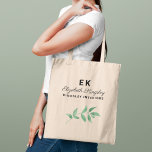 Moderne Elegante Grünflächen Individuelle Name und Tragetasche<br><div class="desc">Dieses stilvolle,  berufliche Tote-Taschendesign eignet sich ideal für einen kleinen Geschäftsinhaber oder Mitarbeiter. Der Name in modernen Kalligrafiebeschriften mit klassischem und elegantem Text,  der mit einem Job oder einem Firmennamen personalisiert werden kann,  sowie ein botanischer Grünzweig mit Akzent auf grünen Aquarellfarben-Blätter.</div>