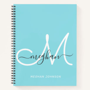Moderne elegante hellblaue weiße Schrift Monogramm Notizblock