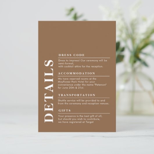 Moderne elegante Hochzeitdetails Dunkle Taupe Begleitkarte (Stehend Vorderseite)
