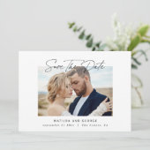 Moderne elegante Hochzeitsschrift Save The Date (Stehend Vorderseite)