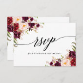 Moderne Elegante Kalligrafie Burgund Blumenhochzei RSVP Karte (Vorne/Hinten)