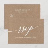 Moderne elegante Kalligrafie Script Wedding Kraft RSVP Karte (Vorne/Hinten)