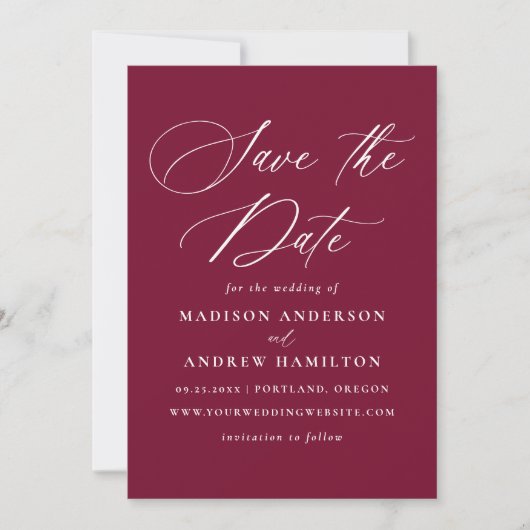 Moderne elegante Kalligraphie Burgundy Wedding Save The Date (Vorderseite)