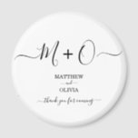 Moderne elegante Kalligraphie Monogram Wedding Magnet<br><div class="desc">Personalisieren Sie diesen modernen und eleganten Hochzeitsmagnet mit Monogramm/Doppel,  verbunden mit dekorativen Wimpern. Gönnen Sie Ihren Gästen Geschenke für Ihre feierliche Hochzeit.</div>