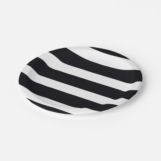 Moderne Elegante Klassik Schwarz & Weiß gestreift Pappteller (Schrägansicht)