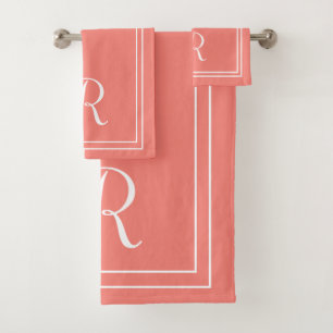 Moderne elegante Korallenrosa und Weiße Monogramm Badhandtuch Set