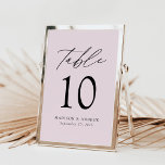 Moderne elegante Lavender Wedding Tischnummer<br><div class="desc">Moderne, minimalistische Hochzeitskarten mit modernem, schwarzem Schriftzeichen mit "Table" in moderner Kalligraphie-Schrift. Das Design ist mit einem lavender-lila Hintergrund oder einer Farbe Ihrer Wahl versehen. Das Design wiederholt sich auf der Rückseite. Um die Tischkarten zu bestellen: Fügen Sie Ihren Namen, Ihr Hochzeitstag und Ihre Tischnummer hinzu. Fügen Sie jede Nummer...</div>