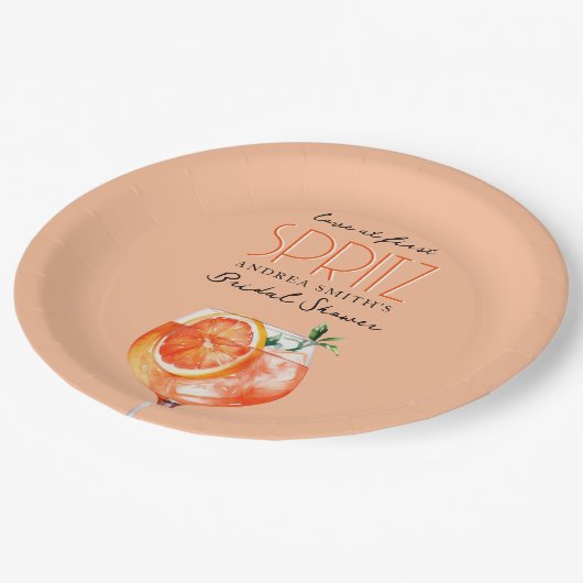 Moderne Elegante Liebe im First Spritz Brautparty Pappteller (Schrägansicht)