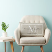 Moderne elegante Monogram Chic Wedding Keepake Lendenkissen (Stuhl )