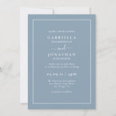 Moderne elegante Monogram Dusty Blue Wedding Einladung (Vorderseite)