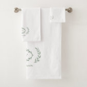 Moderne elegante Monogram, erste weiße Sage Green Badhandtuch Set (Insitu)