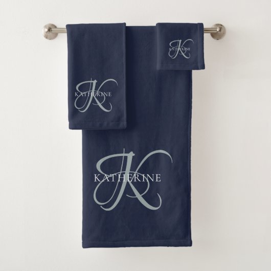 Moderne elegante Monogram Script Navy Blue Badhandtuch Set (Insitu)
