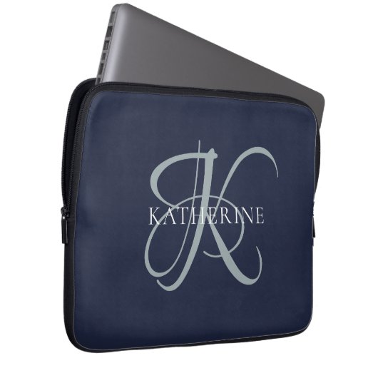Moderne elegante Monogram Script Navy Blue Laptopschutzhülle (Vorne Rechts)