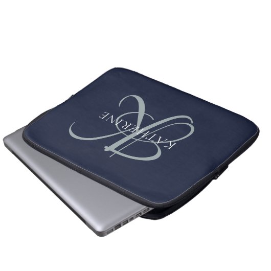 Moderne elegante Monogram Script Navy Blue Laptopschutzhülle (Vorne Knopf)