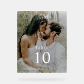 Moderne elegante Monogram Wedding Foto Tischnummer Acrylschild (Vorderseite)