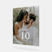 Moderne elegante Monogram Wedding Foto Tischnummer Acrylschild (Winkel)