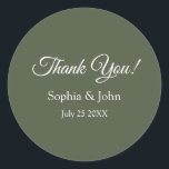 Moderne elegante Olive Green Wedding Vielen Dank Runder Aufkleber<br><div class="desc">Form: Klassische Round Stickers Erstellen Sie für jeden Anlass individuelle Aufkleber! Von besonderer Post bis hinzu Bastel- und Fotoalben oder DIY-Projekten, diese Aufkleber eignen sich ganz toll für viele verschiedene Verwendungsmöglichkeiten. Füge Deine eigenen Designs, Muster, Texte und Bilder hinzu! Abmessungen: Erhältlich in 2 Größen: groß: 3" Durchmesser, 6 Aufkleber pro...</div>