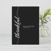 Moderne Elegante Personalisierte Hochzeit "dankbar Dankeskarte (Stehend Vorderseite)