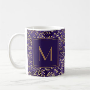 Moderne elegante Pflaume Lila Gold Blätter Monogra Kaffeetasse