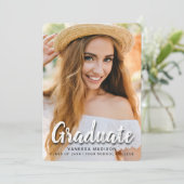 Moderne Elegante Pinselschrift | Trendy Foto Grad Ankündigung (Stehend Vorderseite)