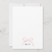 Moderne elegante Rosa-Bow-Monogramm-Hochzeit Einladung (Rückseite)