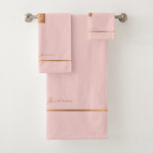 Moderne, elegante, rosa goldfarbene mit Monogramm  Badhandtuch Set (Insitu)