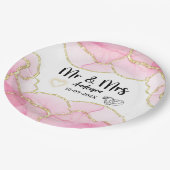 Moderne elegante Rosa und Gold Mr. and Mrs. Weddin Pappteller (Schrägansicht)