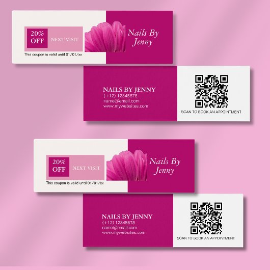 Moderne elegante rosafarbene weiße Blumennagel Erm