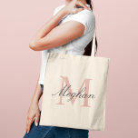 Moderne elegante Rose Gold Personalisiert Monogram Tragetasche<br><div class="desc">Moderne und elegante Tote-Tasche bietet eine einfache und minimale individuelle Rose Gold und Schwarz (Farben können modifiziert werden) personalisierte Monogramm-Design,  das mit einem Initial und Namen in Skript personalisiert werden kann. Perfektes Geschenk für Ihre Hochzeitsfeier - Trauzeugin,  Brautmädchen,  Braut- und Bräutigam und Blume.</div>