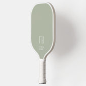 Moderne elegante Sage Green Monogram Pickleball Schläger (Links)