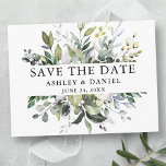 Moderne Elegante Save the Date Wasserfarbenwelt Postkarte<br><div class="desc">Moderne elegante Botanische Verlobung Hochzeit Ankündigung Save the Date Postcard beinhaltet Eukalyptus-Blätter,  grünes botanisches Blattwerk,  staubblaue Blätter und andere schöne botanische Pflanzen.</div>