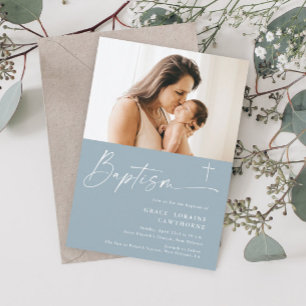 Moderne elegante Schrift Blaue Jungen Foto Taufe Einladung