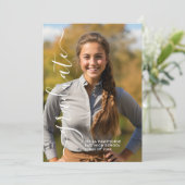 Moderne elegante Schriftfoto-Abschlussfeier Ankündigung (Stehend Vorderseite)