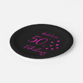 Moderne elegante schwarz-heiße rosa Herzen 50. Geb Pappteller (Schrägansicht)