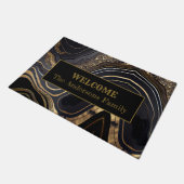 Moderne Elegante Schwarz und Gold Willkommen Fußmatte (Schrägansicht)
