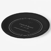 Moderne elegante Schwarz-Weiß-Minimal-Hochzeit Pappteller (Schrägansicht)