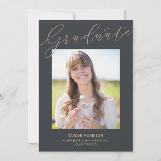 Moderne elegante Script 2025 Foto Graduation Party Einladung (Vorderseite)