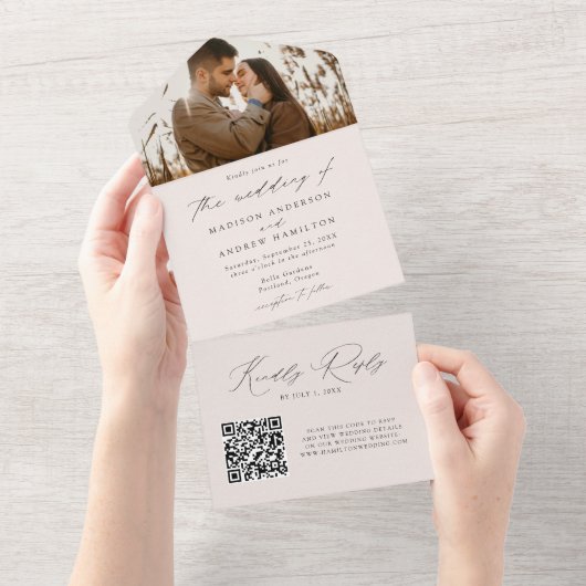 Moderne, elegante Script-Cream-Foto Hochzeit All In One Einladung (Abreißen)