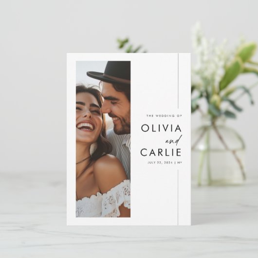 Moderne, elegante Script-Foto-Hochzeit Einladung (Stehend Vorderseite)