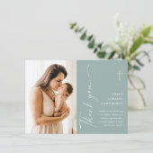 Moderne elegante Script-Foto-Taufe Dankeskarte (Stehend Vorderseite)