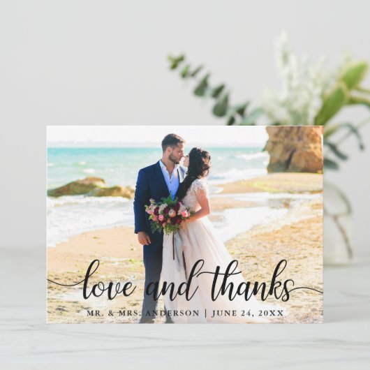 Moderne, elegante Script-Liebe dank Wedding Foto B Dankeskarte (Stehend Vorderseite)