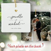 Moderne elegante Script Minimal Gold Heart Wedding Keramikornament