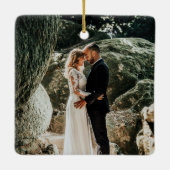 Moderne elegante Script Minimal Gold Heart Wedding Keramikornament (Rückseite)