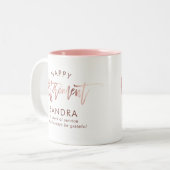 Moderne elegante Script-Rose Gold Happy Rentiremen Zweifarbige Tasse (Vorderseite Links)