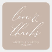 Moderne, elegante Script Taupe Liebe & Danke Quadratischer Aufkleber (Vorderseite)