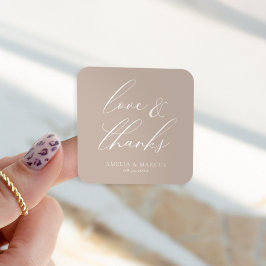 Moderne, elegante Script Taupe Liebe & Danke Quadratischer Aufkleber