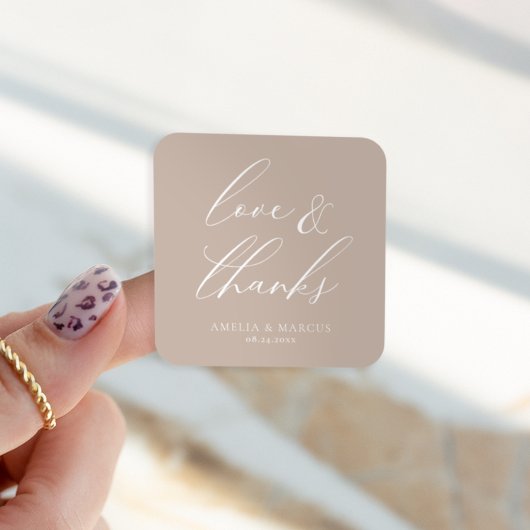 Moderne, elegante Script Taupe Liebe & Danke Quadratischer Aufkleber