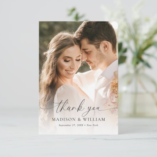Moderne, elegante Script Typografy Foto Wedding Dankeskarte (Stehend Vorderseite)